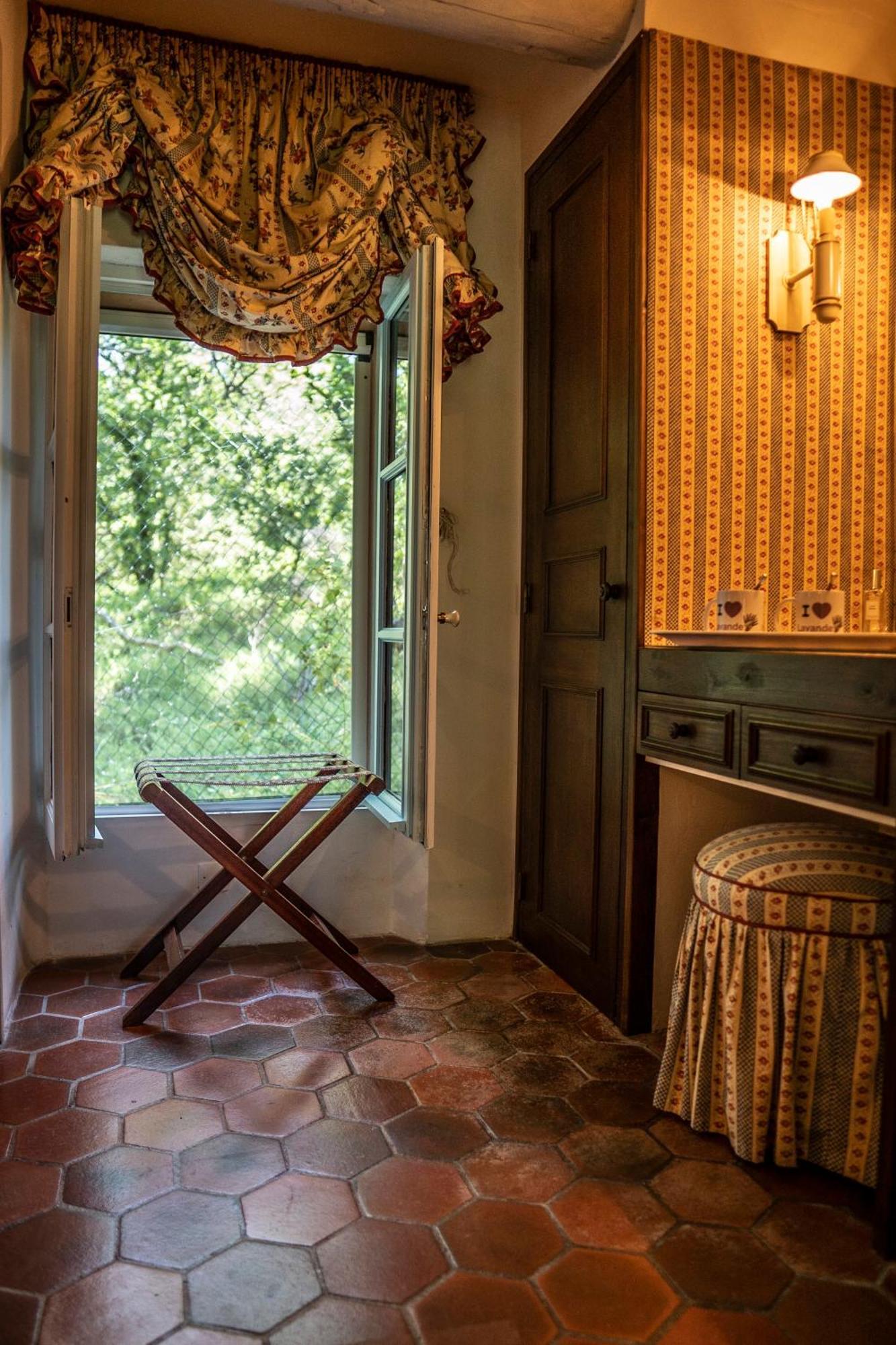 Domaine Des Tilleuls D'Or Saint-Cézaire-sur-Siagne Pokoj fotografie